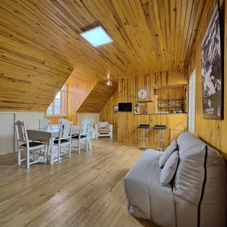 Loft En Duplex Avec Balcon Et Vue דירה